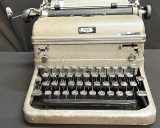 005 Vintage 1940s Royal Typewriter Touch Control
