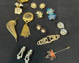 Bundle Of Jewelry 