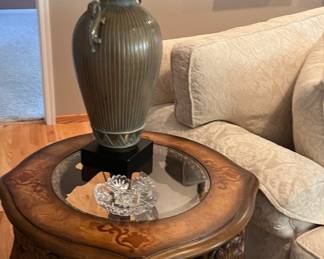 Very nice end table and matching coffee table, sold separately