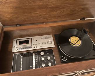 Vintage stereo, radio and cassette player work, unsure about turntable