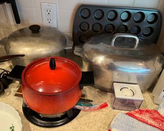 Magnalite roaster with lid; Normandy lidded pot; fondue pot w/utensils.