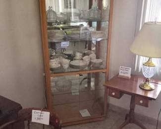 Chine Cabinet and Vintage China