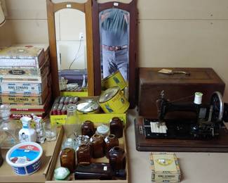 Antique hand crank seeing machine. 