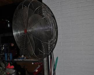 Industrial floor fan