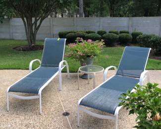 Pair of chaise longes 