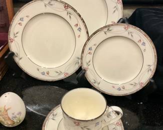 Service for 8 Noritake "Bois Jolie"