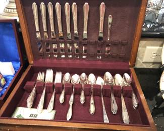 Service for 8 flatware