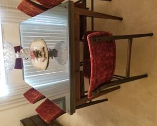 Dining room table includes a drop down leaf and 8 chairs 