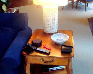 Vintage end table and lamps