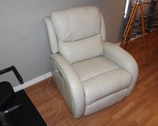 Brand new electric leather recliner with usb