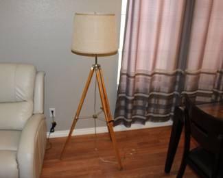 Contemporary tripod lamp