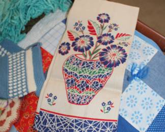 Vintage kitchen towels/linens
