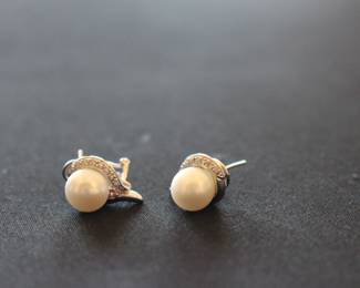 Pearl and diamond 14k white gold earrings