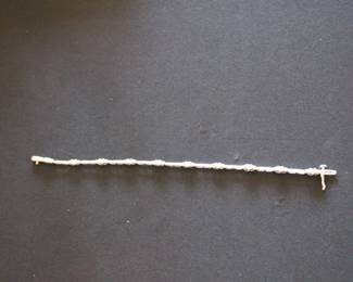 10k white gold bracelet with few diamonds