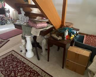 mahogany end tables, rugs