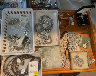 vintage rhinestone jewelry