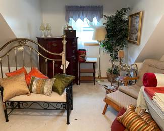 mahogany chest of drawers