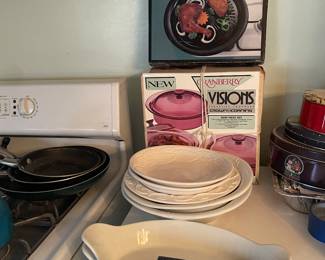 Wedgewood cassarole dishes cranberry visions set