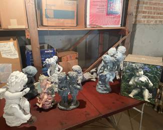 Lawn statuary, lots more, not photographed 