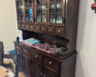 Ethan Allen hutch