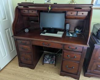 Roll top desk