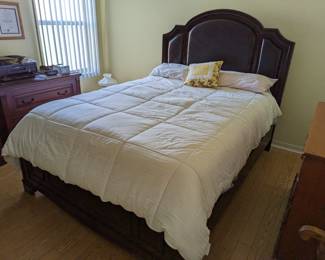 Queen bed w/padded leather headboard