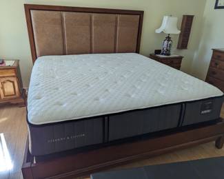 King bed w/padded leather headboard