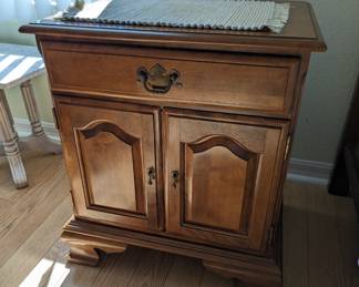 Ethan Allen nightstand pair