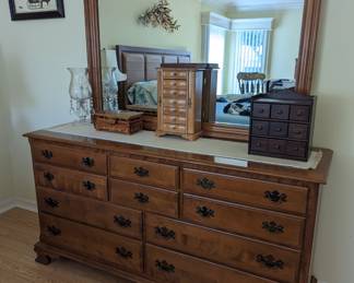Ethan Allen dresser w/mirror