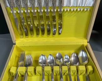 WM A. Rogers Sectional 8ps Flatware Set