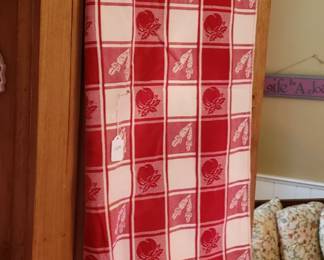 Red/White tablecloth