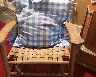 Woven rocker, blue/white pillow