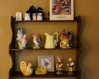 Hanging shelf with accessories