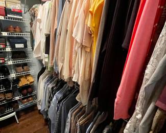 Men's Clothing 50 Short, 48 Regular, 44 Regular, Pants 40X30, 42X30; Shirts Large, 161/2 X34; Shoes 9, 9.5
