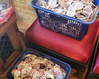 Perot campaign buttons, hundreds