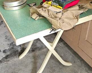 Folding table
