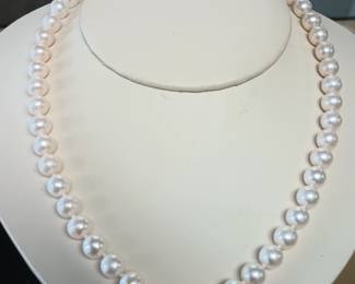 Beautiful cultured pearls 