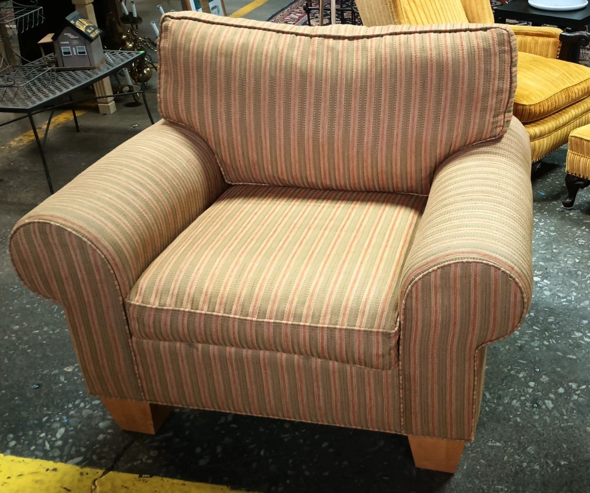 Oversized Norwalk chair in pristine condition