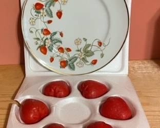 Avon strawberry plate & soaps contents