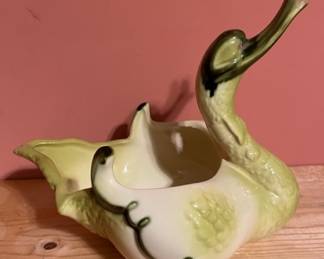 Hull green swan planter