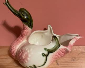 Hull pink swan planter