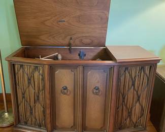 Zenith console stereo--radio working, speakers good, turntable needs new belt