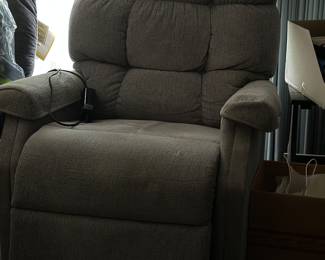 Lift chair like new