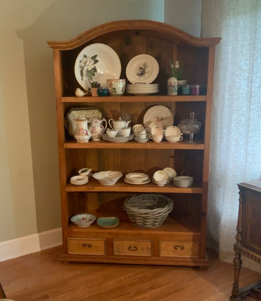 Mexican display cabinet. Spode Billingsley Rose service for four