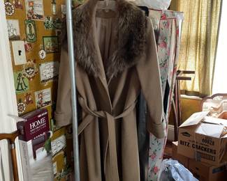 Camel hair fur collared coat 