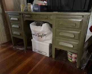 Vtg teachers desk 