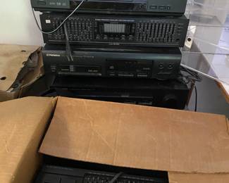 Stereo: Denon, Mitsubishi, Pioneer…