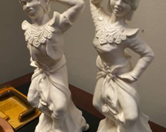 Pair of Japanese figurines