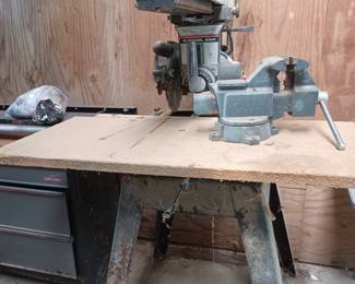 Radial arm saw