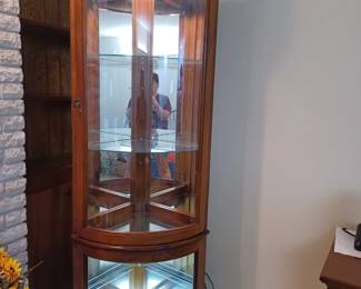 Corner display cabinet with lights